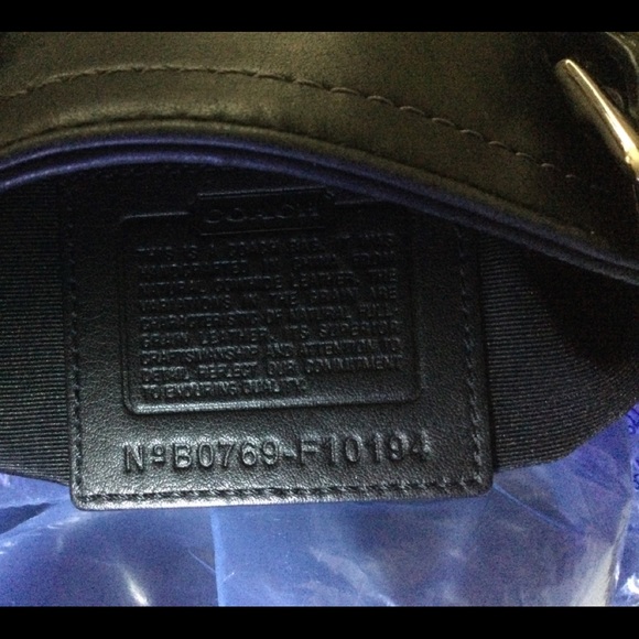 Coach Leather Hampton Bag - Picture 9 of 11